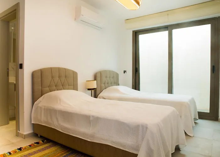 Park By Important Group Travel *